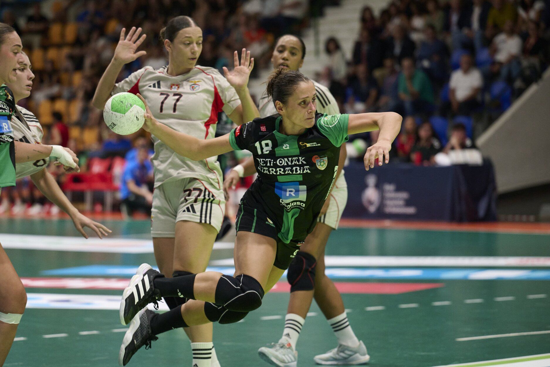 Fotos de las semifinales de la Supercopa Ibérica de balonmano en Anaitasuna