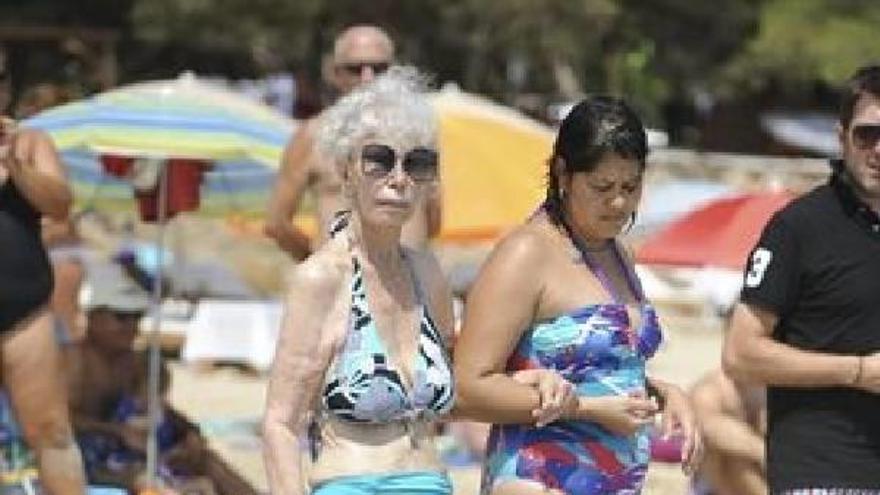 La Duquesa de Alba, de vacaciones en Ibiza.