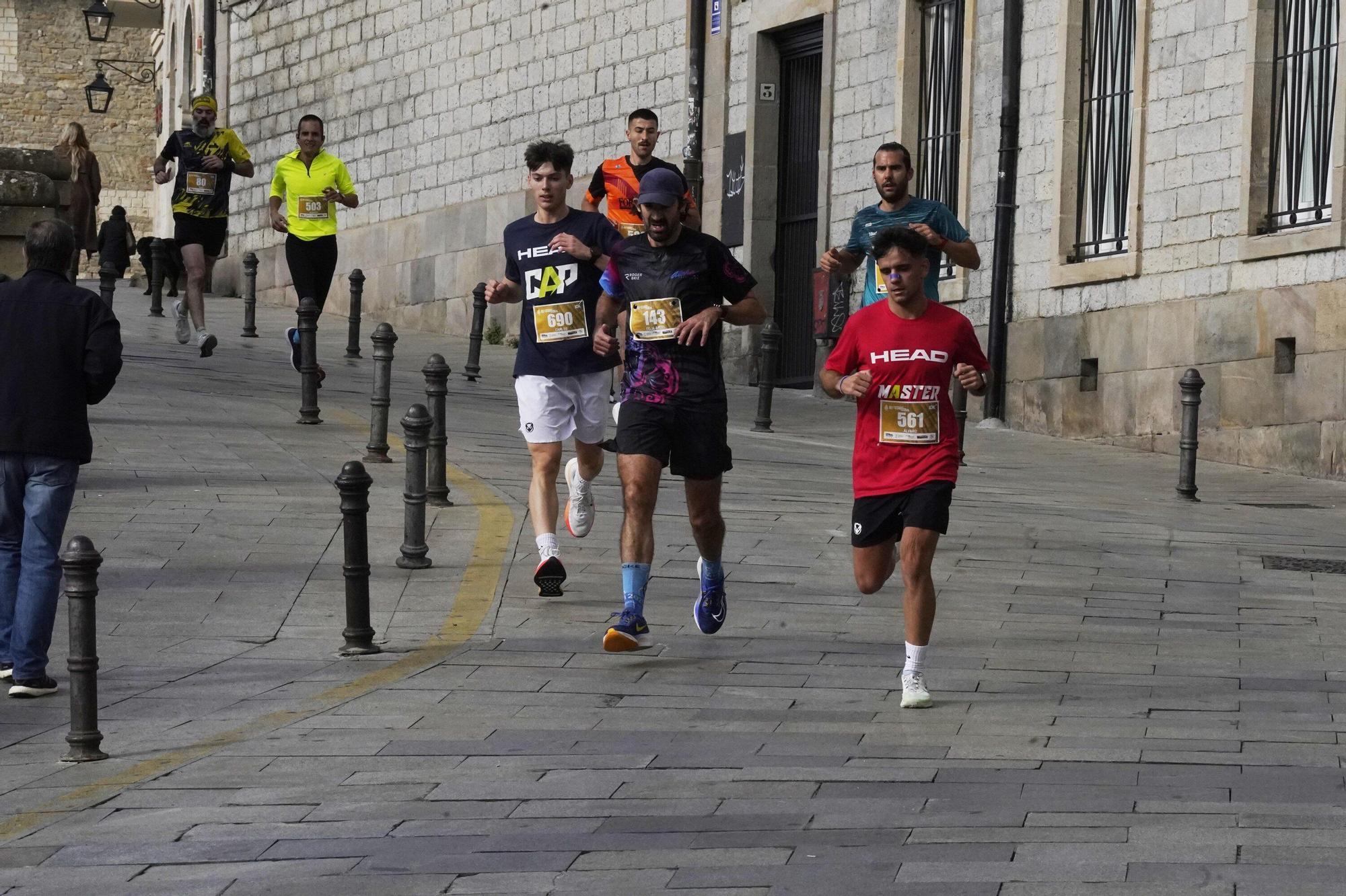 En imágenes: Miles de personas conquistan la Almendra de Gasteiz