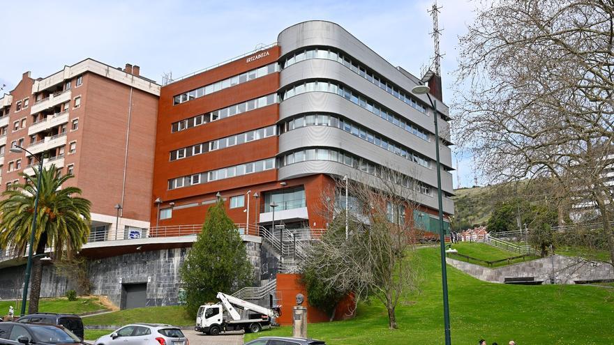 Entra a robar a un piso de Bilbao a través de un andamio con ropa de trabajo