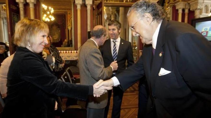 Azkuna: hay que dejar pelos en la gatera a la hora de dialogar