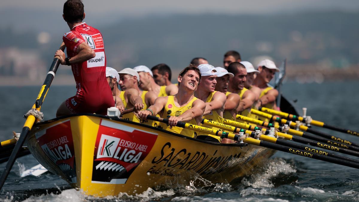 Orio volvió a ganar en aguas gallegas y navega hacia el récord de victorias.