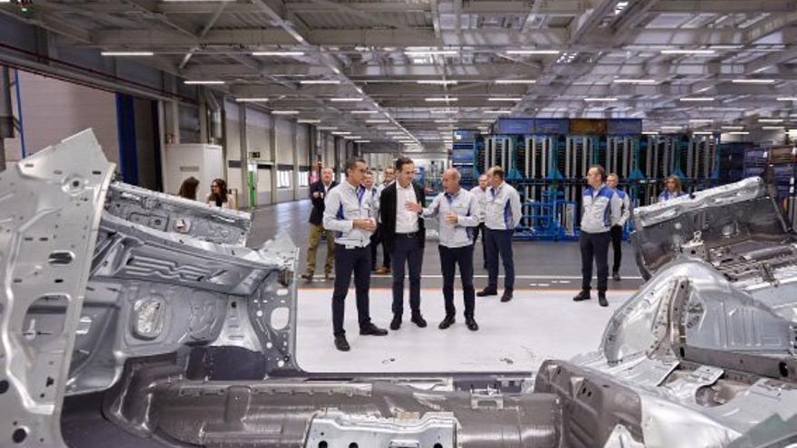 El director de Producción de VW Navarra, Miguel Ángel Grijalba, explica las tres plataformas que serán la base de los cuatro modelos: T-Cross, Taigo, ID. Cross Concept y Epiq.