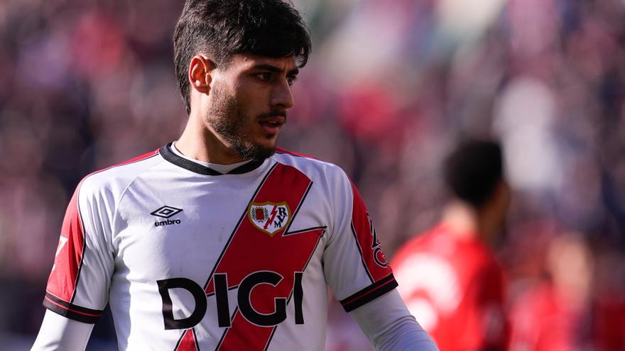 Carlos Martín regresa a Mendizorroza con el Rayo en busca de redención