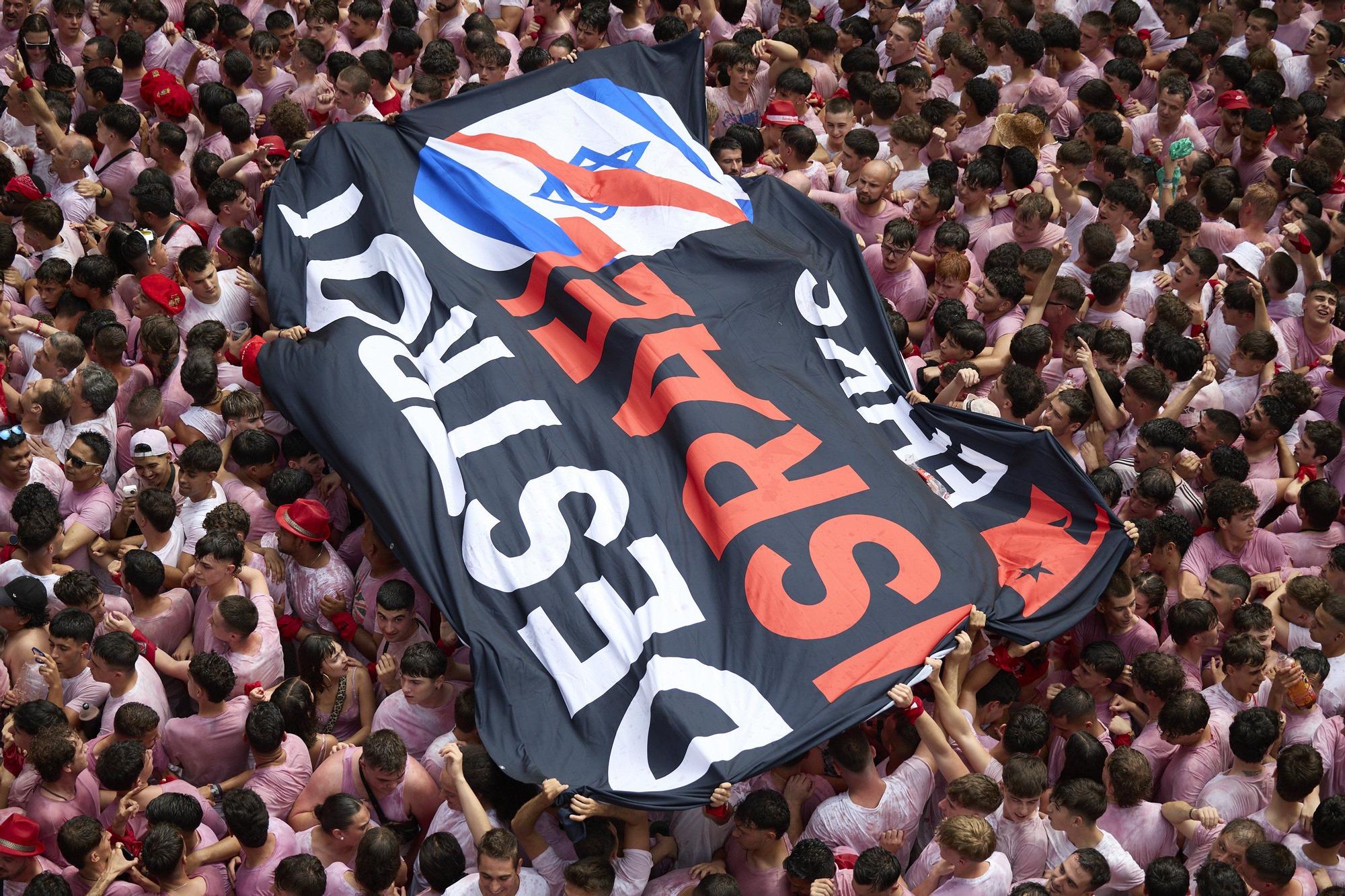 Fotos del  Chupinazo de San Fermín 2025 en Pamplona: ¡La fiesta más internacional se enciende con un grito solidario por Palestina!