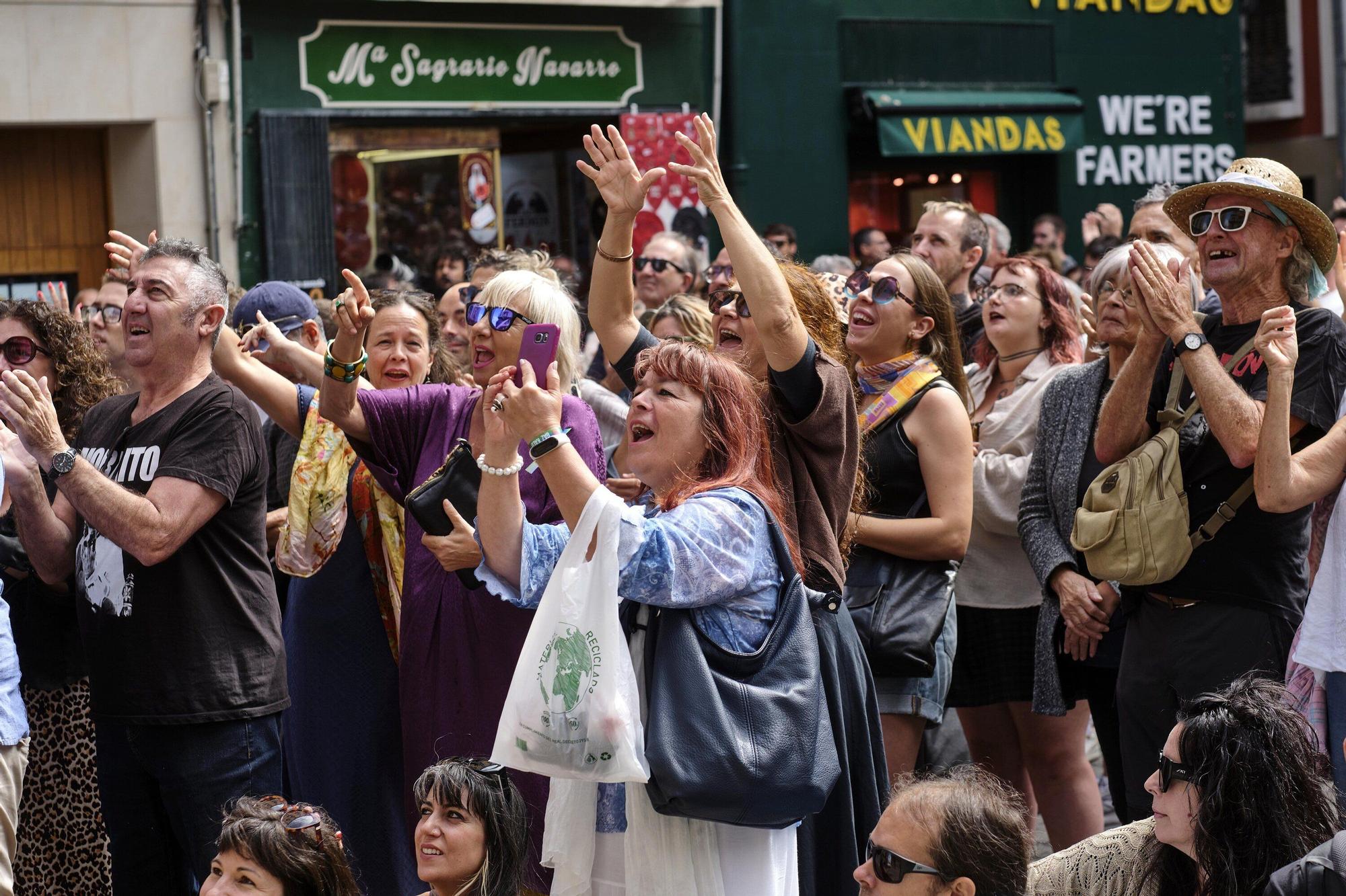 Actuación de Duquende y Julio Romero en la Plaza del Ayuntamiento