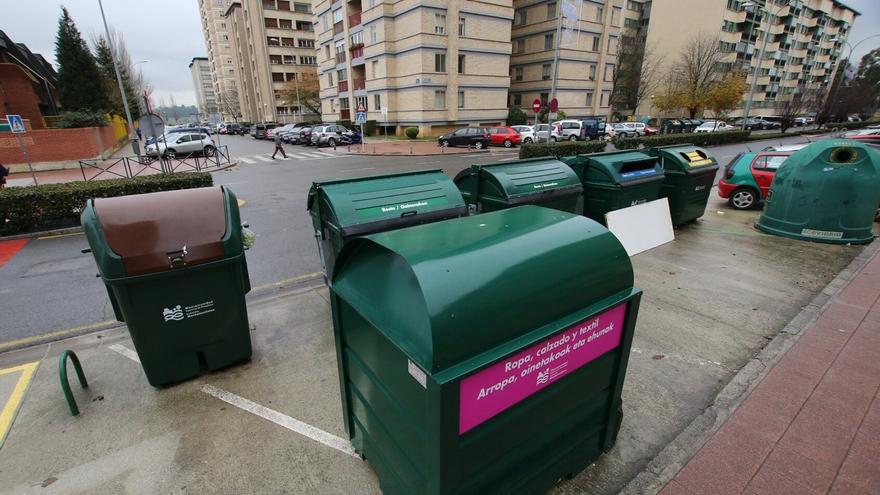 Llegan los contenedores inteligentes que te pagarán por reciclar tu ropa usada