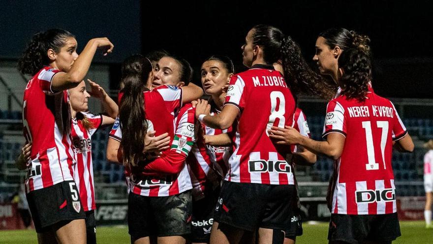 Las jugadoras del Athletic celebran el segundo gol en el encuentro de este sábado.