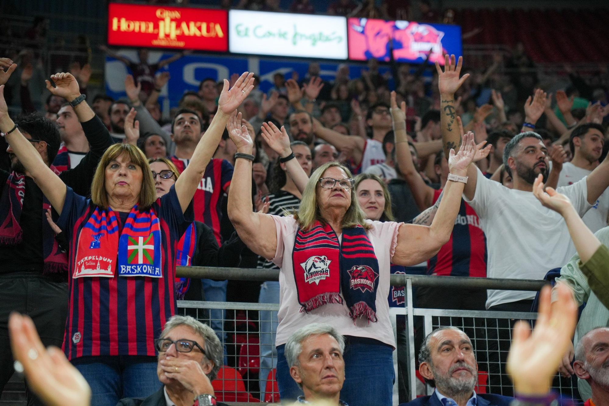 En imágenes: Ambientazo en el Baskonia-Partizan (¡Búscate en las fotos!)
