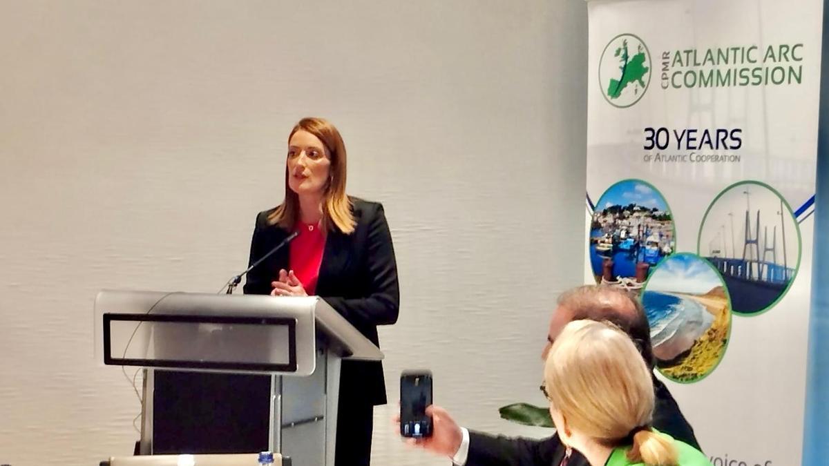 La presidenta del Parlamento Europeo, Roberta Metsola, recibió a los representantes de las Cámaras del Arco Atlántico durante el foro celebrado en Bruselas.