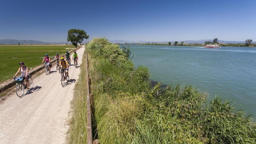 El Camí de Sirga catalán que te lleva caminando o en bici por tres islas fluviales