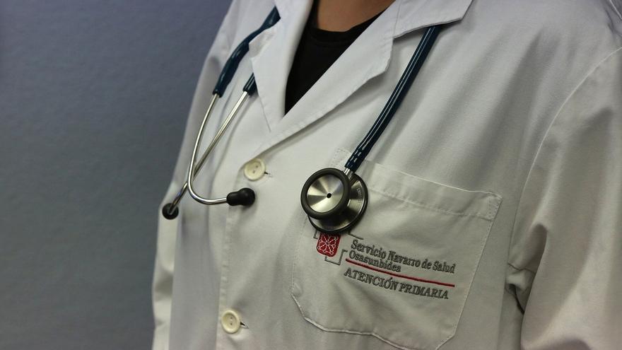 Ser los que más cobran del Estado y regular los excesos de jornada: las exigencias del Sindicato Médico de Navarra para acabar con la huelga