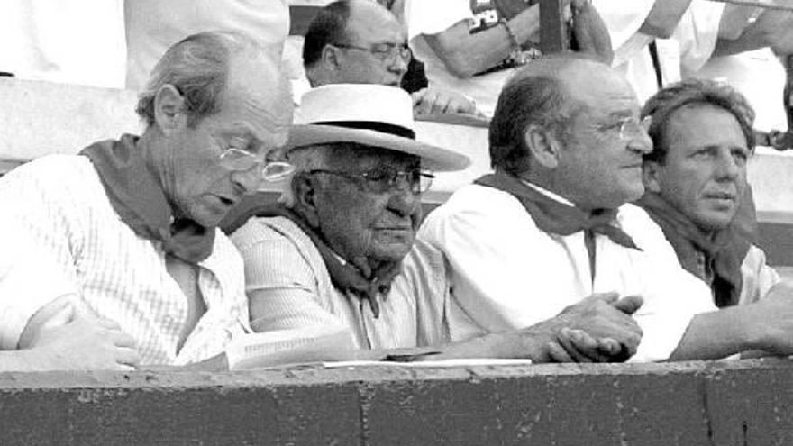 Salvador García Cebada, en el centro de la imagen, falleció ayer a los 93 años en Cádiz.
