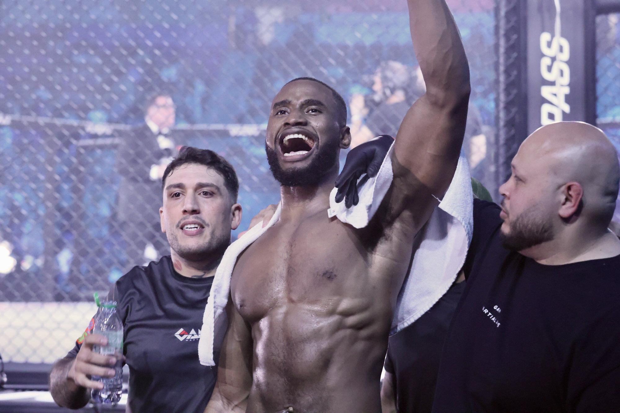 En imágenes: El Buesa se rinde al MMA con Topuria como estrella