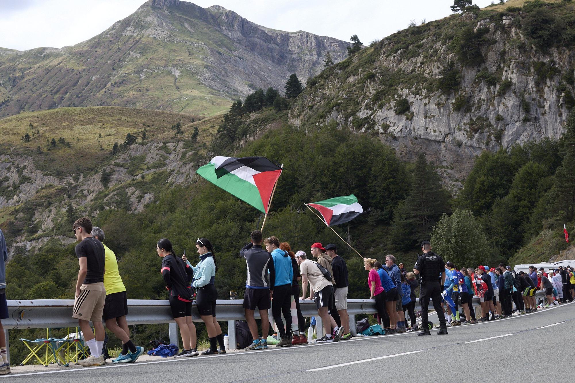 Fotos de la etapa navarra de La Vuelta 25 entre Sendaviva y Larra - Belagua