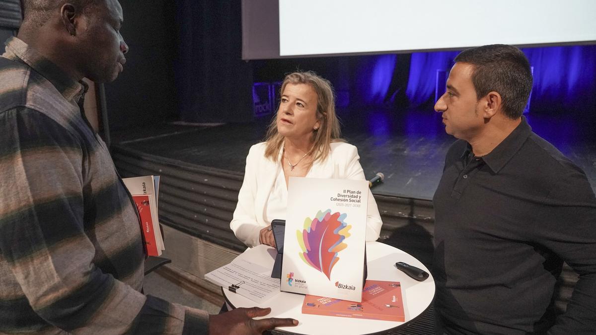 La Diputada foral de Empleo, Cohesión Social e Igualdad, Teresa Laespada, en la presentación del II Plan de Diversidad y Cohesión Social