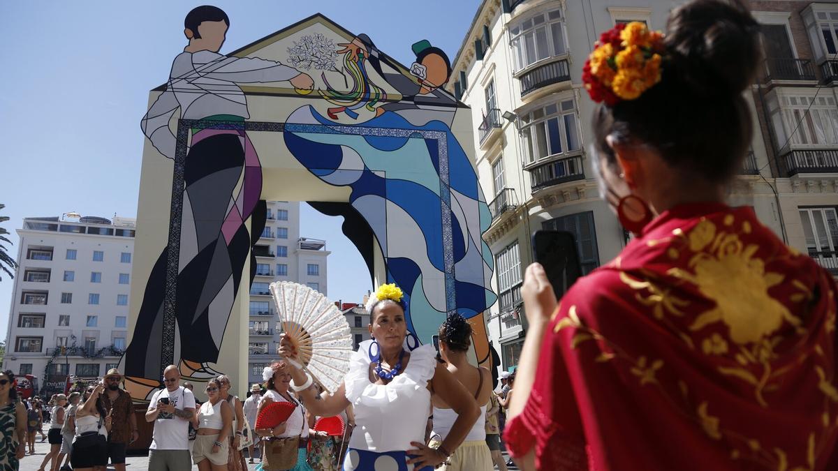 Malagueños y visitantes disfrutan la Feria del centro de la ciudad.