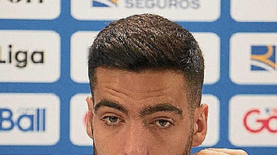 Mikel Merino, en la rueda de prensa que ofreció ayer en Zubieta, al término del entrenamiento de la primera plantilla txuri-urdin.