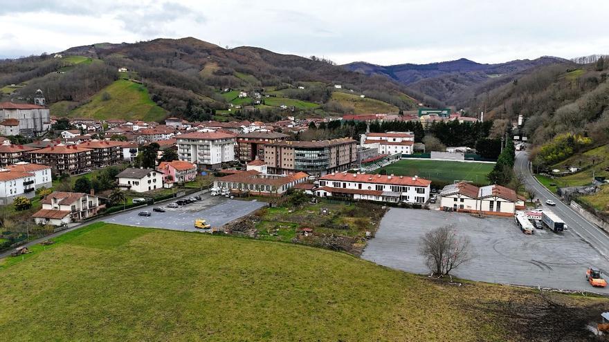 El tráfico del centro de Lesaka regulado por semáforos