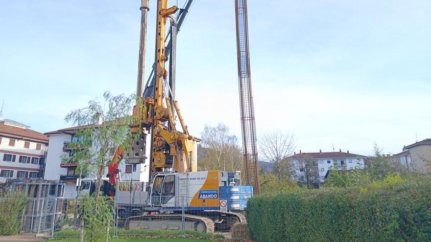 Comienzan los trabajos de cimentación para construir el nuevo puente de Elizondo