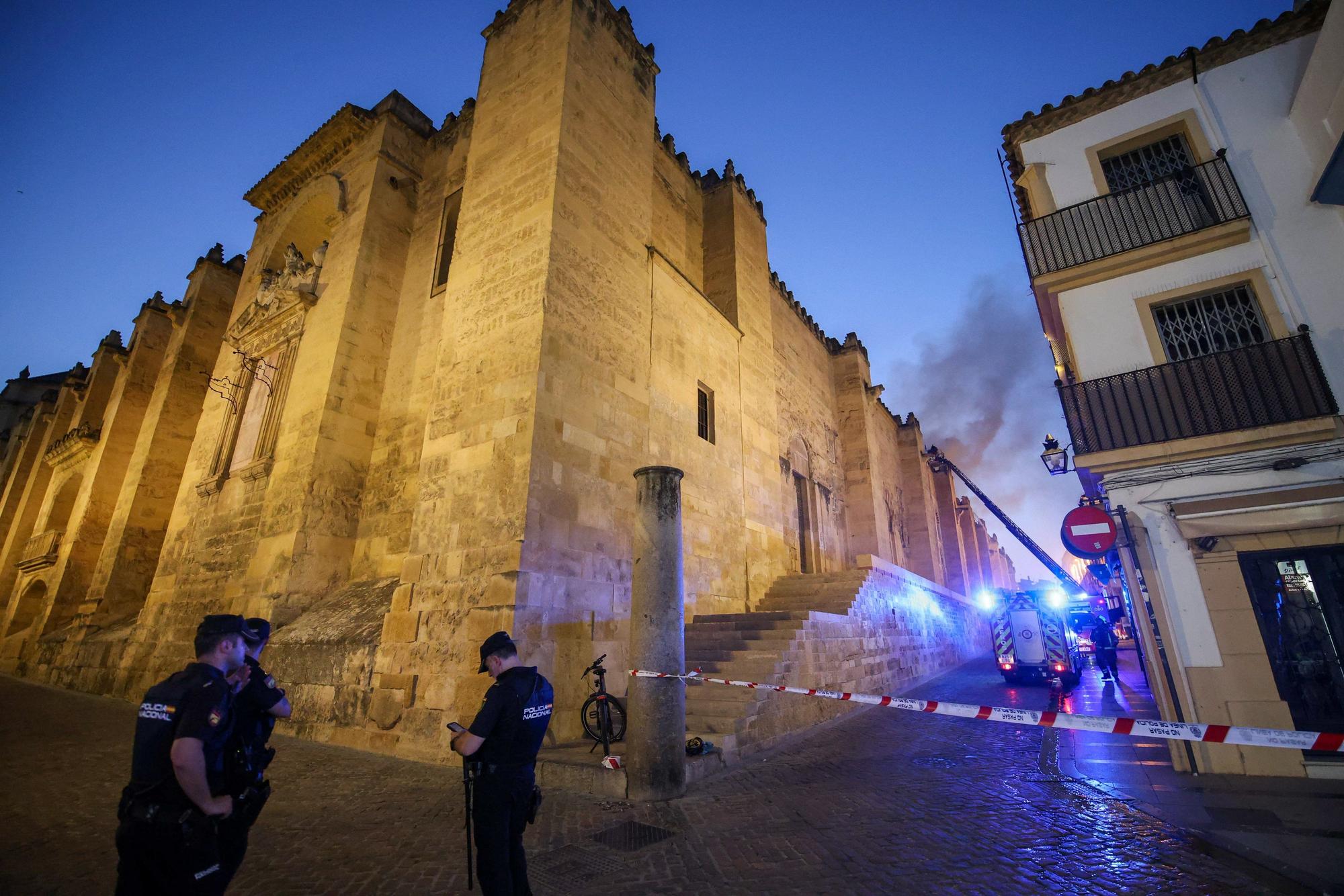 Extinguido completamente el incendio de la Mezquita de Córdoba, que abrirá este sábado
