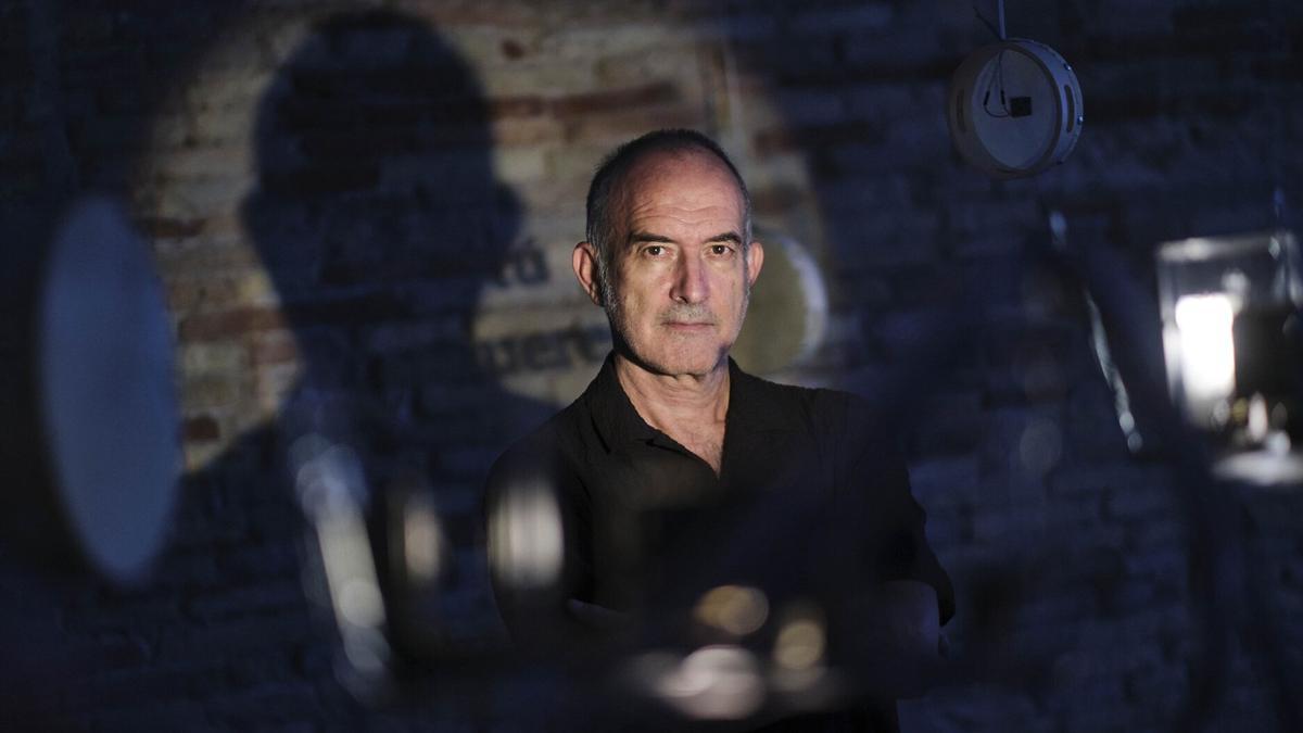 Patxi Araujo, retratado en su nueva instalación que habita Apaindu hasta el 31 de octubre.