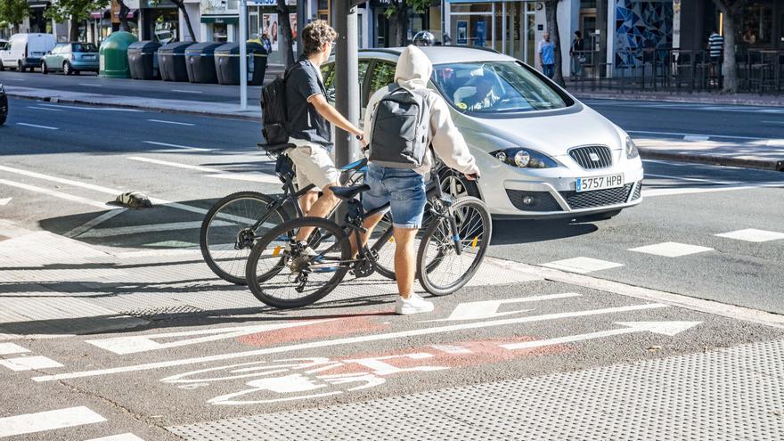 Primeras multas a los que circulan por el antiguo bicicarril de la Avenida Gasteiz