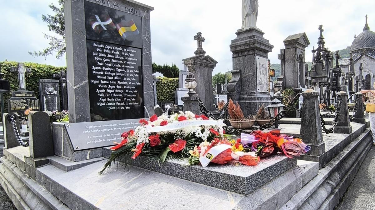 Monumento a las víctimas de Pikoketa en el cementerio de Blaia, en Irun / Unai Macias Monumento a las víctimas de Pikoketa en el cementerio de Blaia, en Irun / Unai Macias
