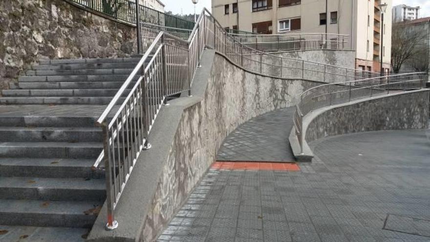 Kepa Enbeita plazaren eta Ugarte kalearen arteko irisgarritasuna hobetu dute