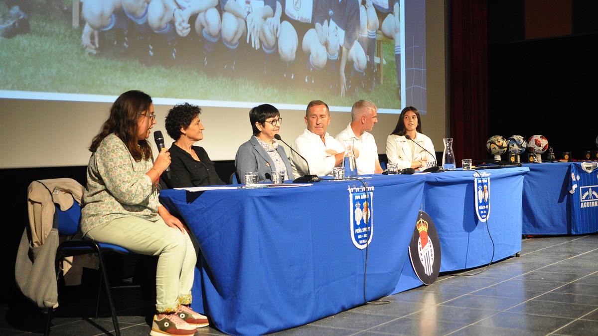 Charla sobre fútbol femenino en Tafalla. De izquierda a derecha, Ana Paz Aulló, Leo Jiménez, Rafa del Amo, Javi Lerga y Julia Arrula