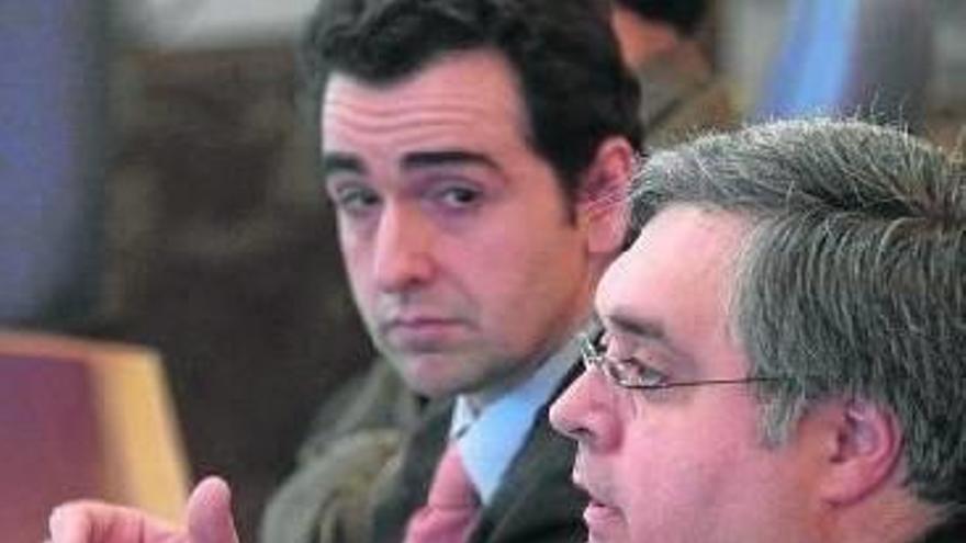 Prego, en primer término, y Oleaga, en Juntas Generales.