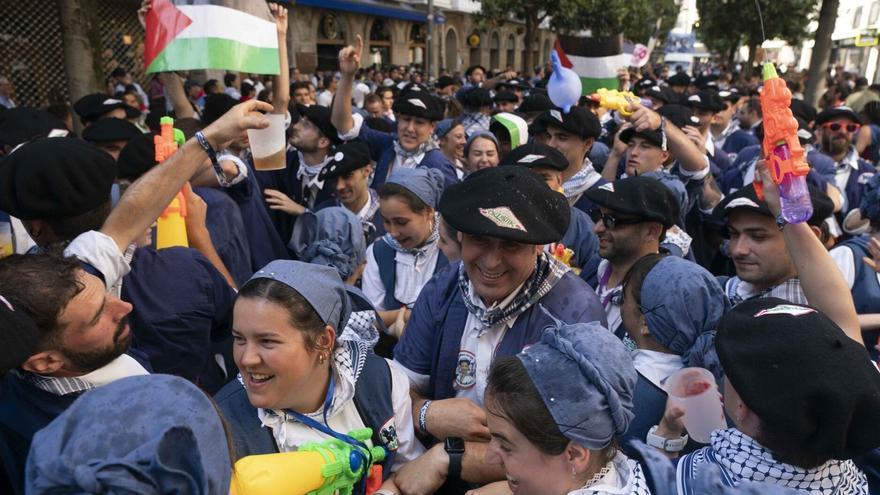 9.000 blusas y neskas de 29 cuadrillas toman hoy Vitoria con cifras otra vez de récord