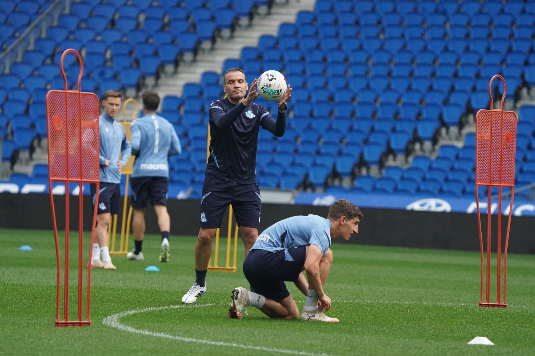 El entrenamiento de la Real a puerta abierta en Anoeta, en imágenes