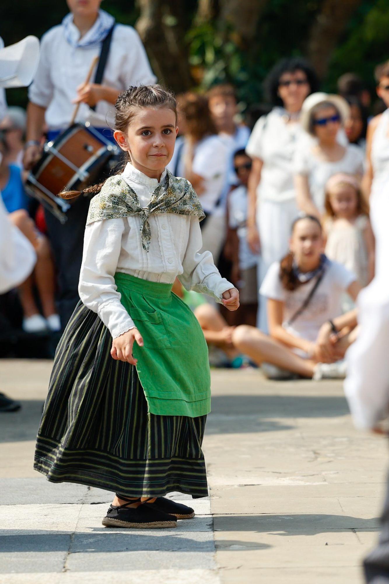 Fotos del chupinazo infantil en fiestas de Burlada 2025
