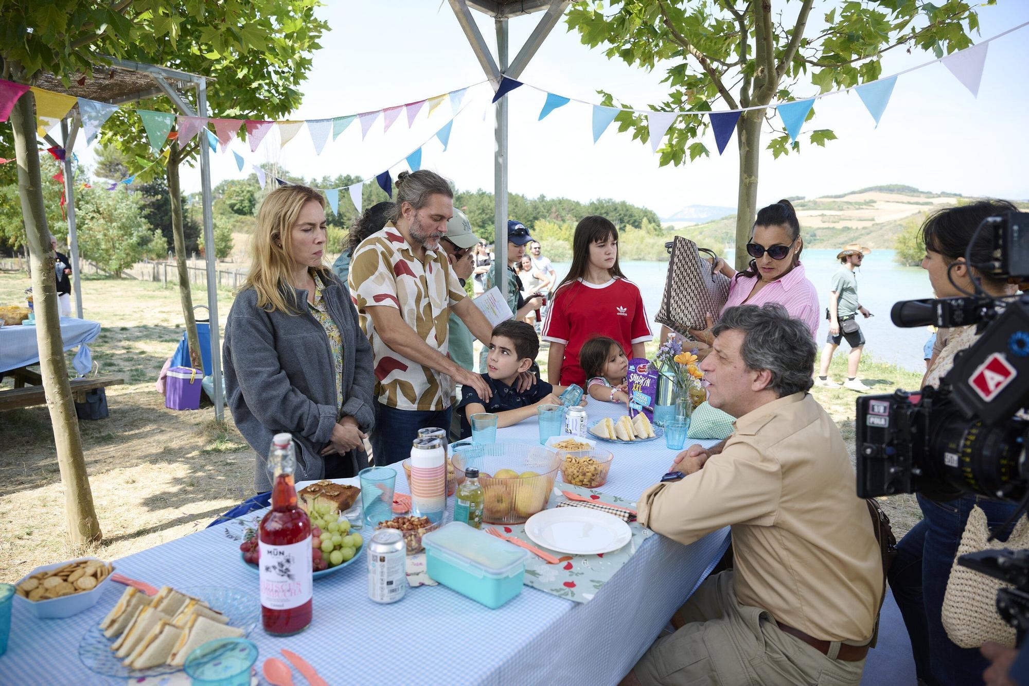 Rodaje de la película "TRES DE MÁS” con los actores Salva Reina y Kira Miró