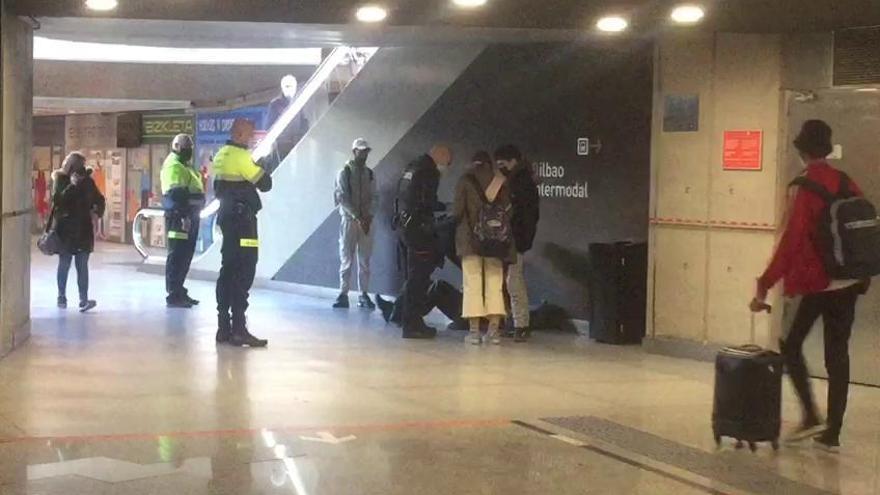 Detienen a un joven que intentaba robar en Bilbao Intermodal