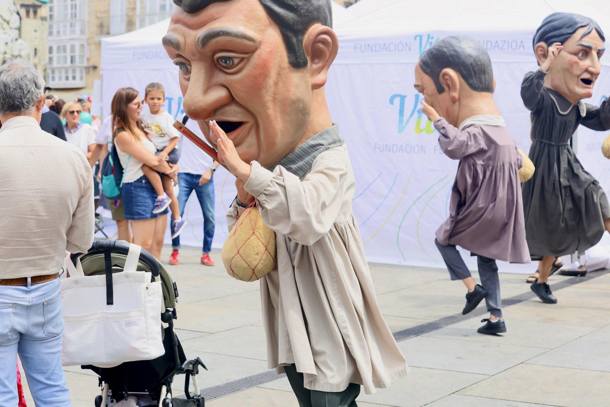 En imágenes: La fiesta continúa en las calles de Gasteiz este 6 de agosto