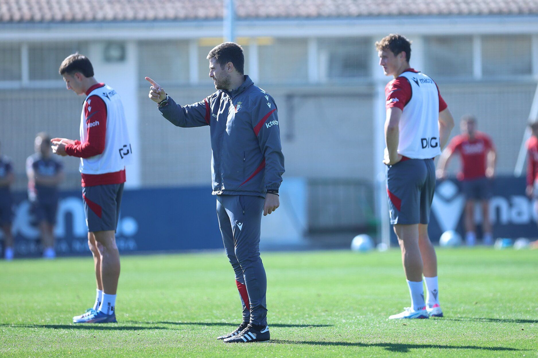 Fotos del entrenamiento de Osasuna (02/10/2025)