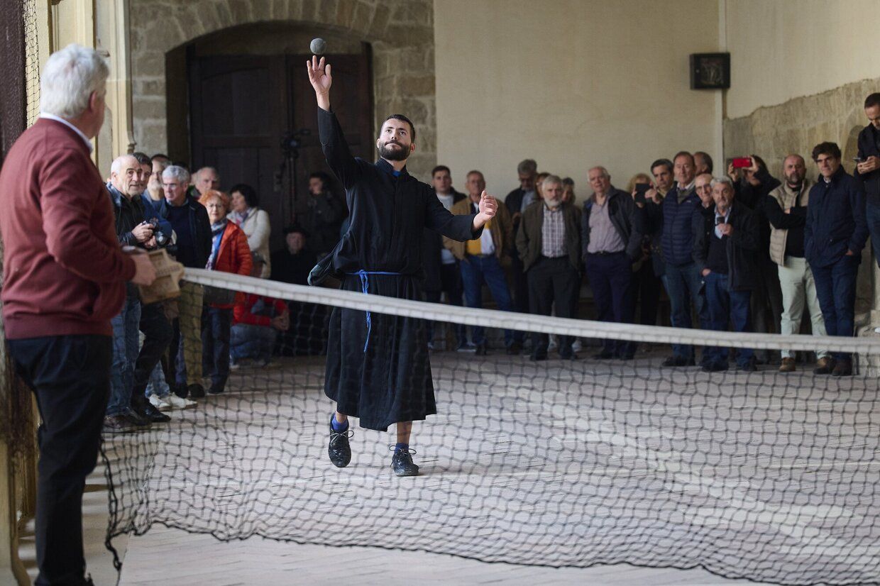 Partido de paxaka en la catedra de Pamplona