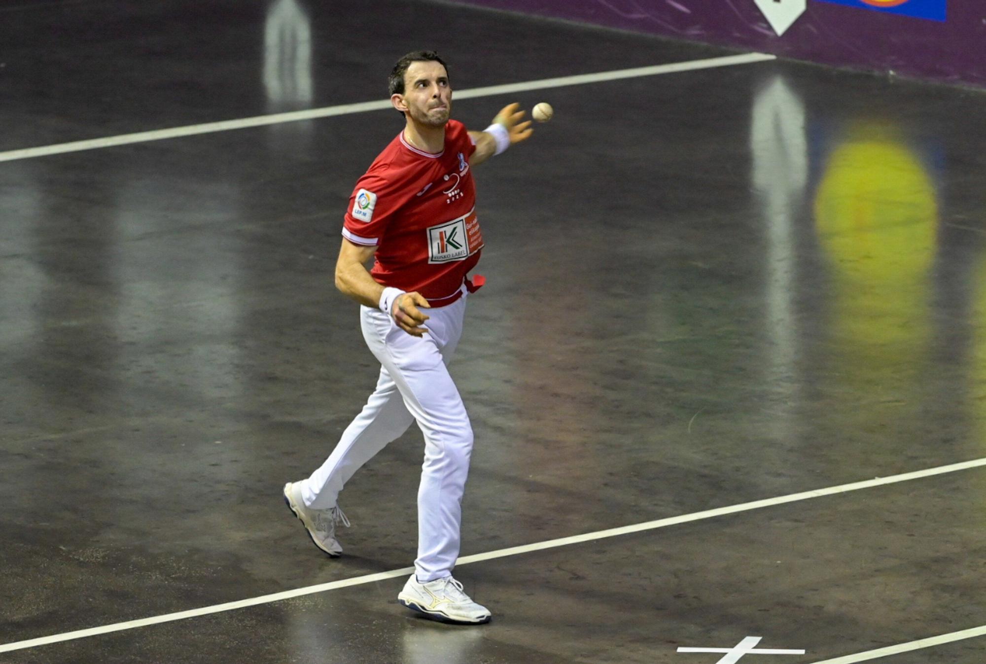 Jokin Altuna se lleva el bronce del Cuatro y Medio tras derrotar a Joseba Ezkurdia en Arrasate.