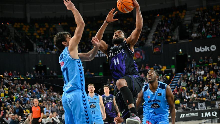 El Surne Bilbao cierra la jornada enganchado a la lucha por el 'play-off'