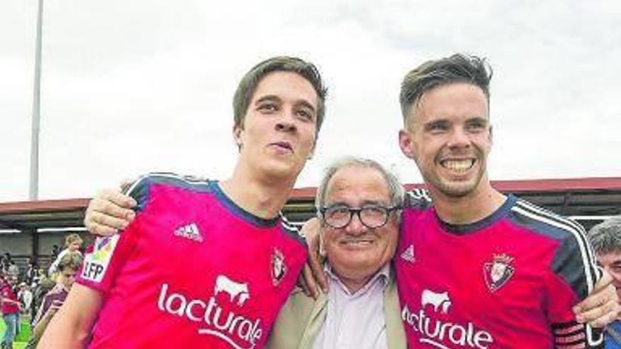 Luis Sabalza, flanqueado por Javi Martínez y Miguel Díaz.