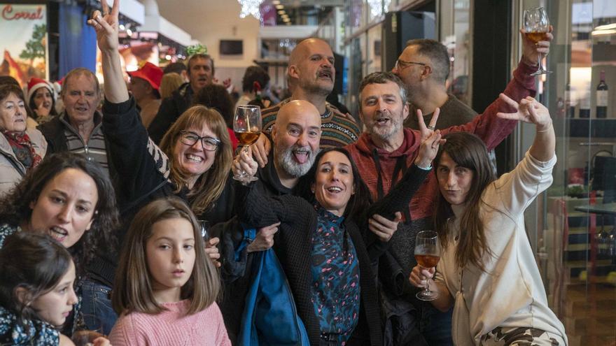 En imágenes: Pintxo ponte al ritmo ochentero y quedada de disfraces en el Pelutxe Eguna