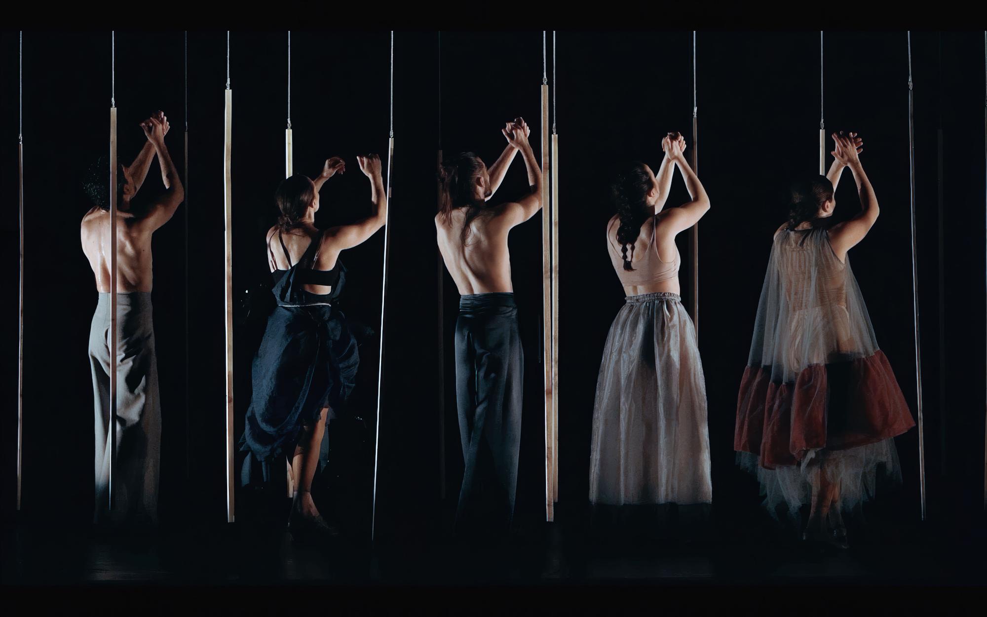 &#039;Los bailes robados&#039; sacude al público y le incita a cobrar conciencia.