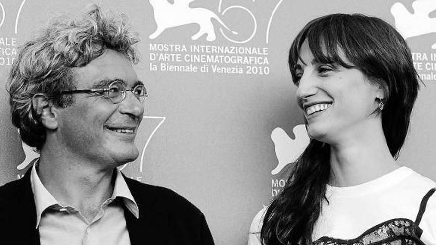 Mario Martone, director de &quot;Noi credevamo&quot;, con la actriz Francesca Inaudi.