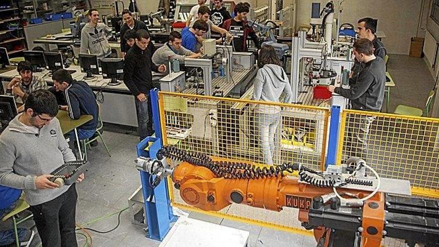 Fabricación, Mantenimiento y Hostelería son las familias de FP con mayor salida
