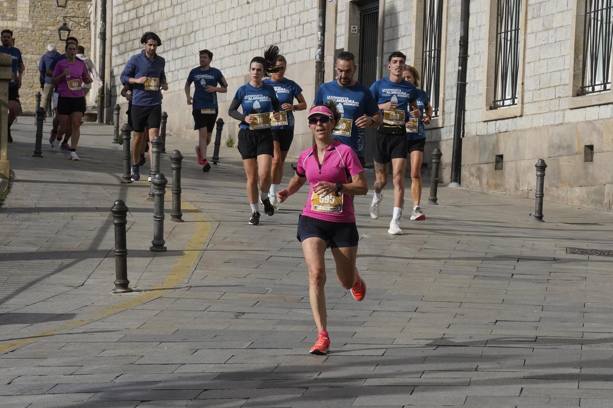En imágenes: Miles de personas conquistan la Almendra de Gasteiz
