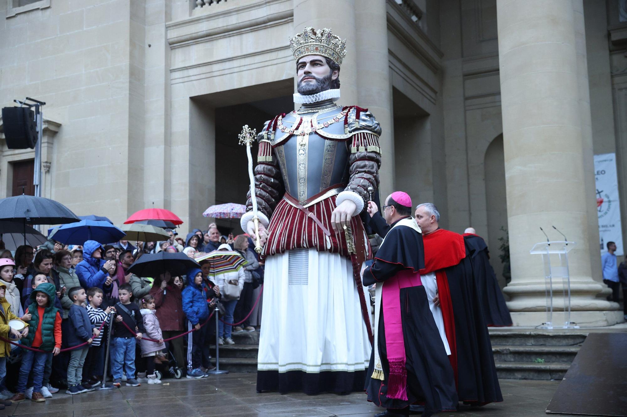 La Catedral de Pamplona presenta en público los gigantes que tuvo hace siglos