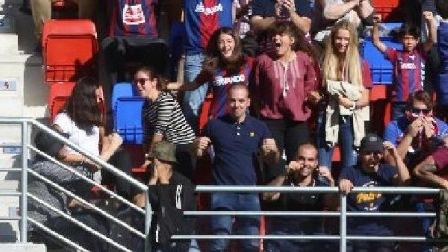 Los jugadores del Eibar celebran el gol marcado al Rayo el pasado domingo.