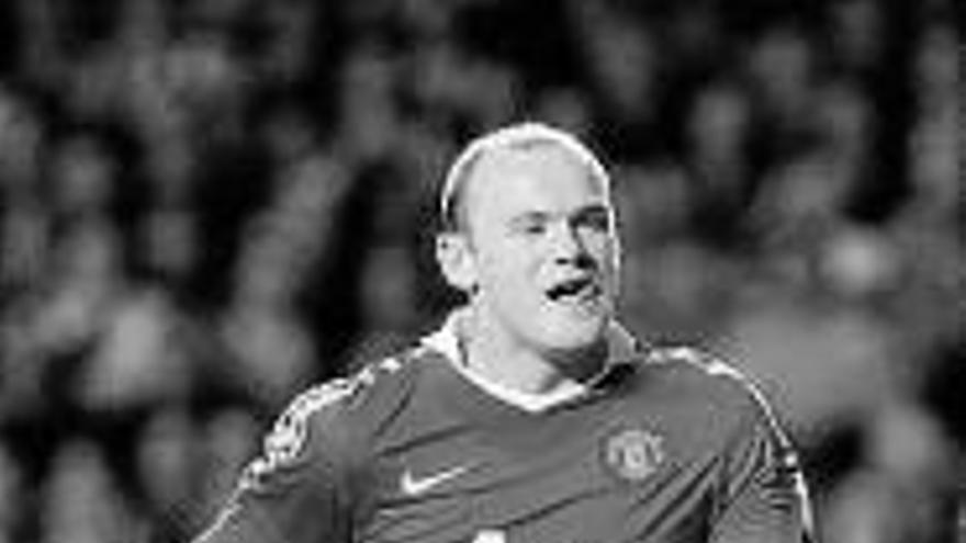 Rooney y Van der Sar llevan en volandas al Manchester